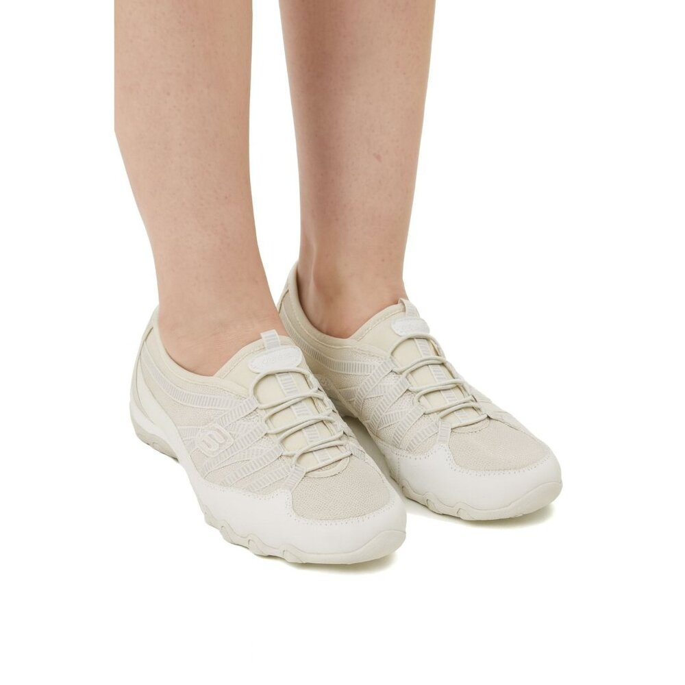 Skechers Size 9M White Slip-On Sneakers With Sparkling Accents & Grip Sole